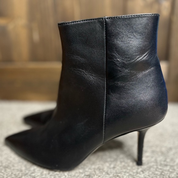 L'AGENCE-pre-loved
Aimee Stiletto Heel Leather Ankle Boots Size 37.5 - Picture 2 of 10